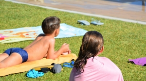 Sumérgete en la lectura, en la piscina del CDU Los Bermejales